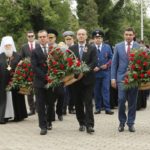 Глава митрополии принял участие в возложении цветов к Вечному огню и мемориалу на Всесвятском кладбище